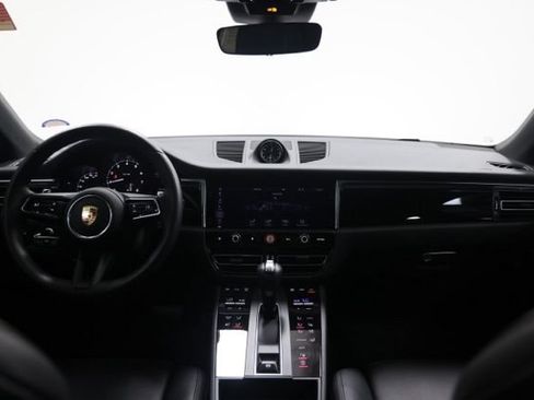 Used 2025 Porsche Macan AWD/4WD image 38