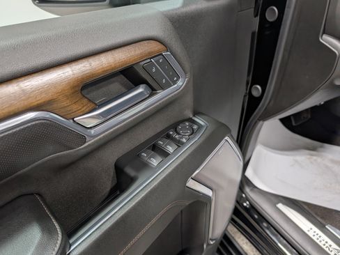 Used 2024 Chevrolet Silverado 2500 High Country w/ High Country Premium Package image 16