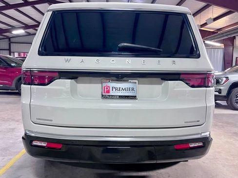 Used 2022 Jeep Wagoneer Series III AWD/4WD image 3
