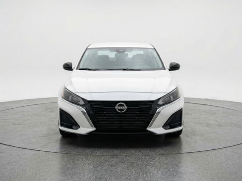 Used 2025 Nissan Altima 2.5 SV image 2