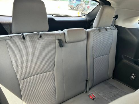 Used 2022 Toyota Highlander L FWD image 28