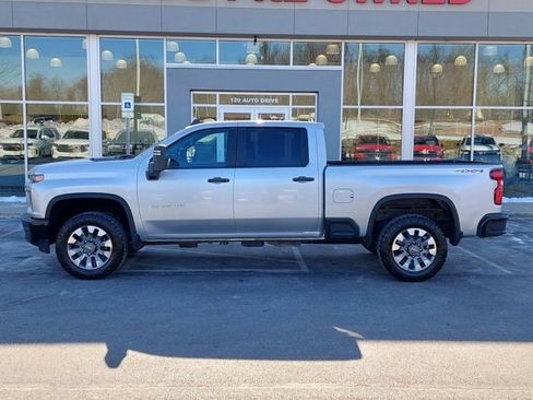 Used 2023 Chevrolet Silverado 2500 Custom w/ Custom Value Package image 10