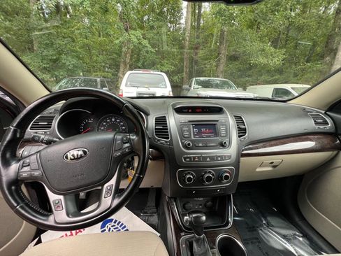 Used 2014 Kia Sorento LX image 22