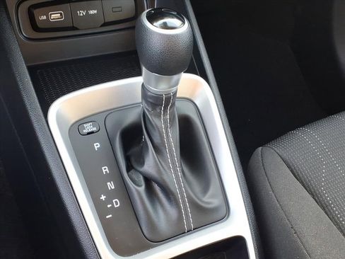 Used 2022 Hyundai Venue SE image 8