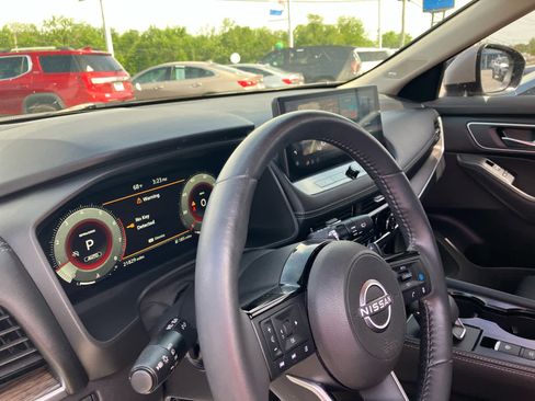 Used 2024 Nissan Rogue Platinum w/ Platinum Premium Package AWD/4WD image 10