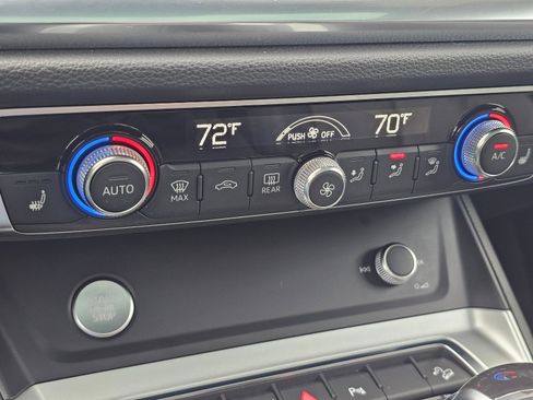 Used 2020 Audi Q3 2.0T Premium image 34