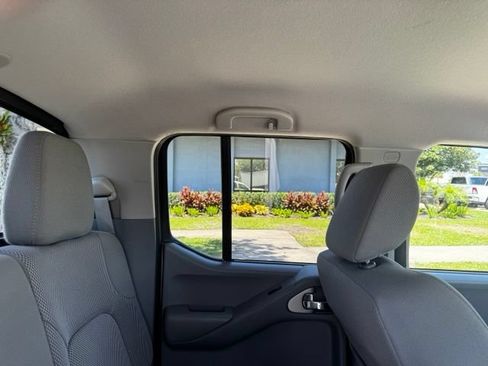 Used 2020 Nissan Frontier SV w/ Midnight Edition Floor Mats RWD image 14