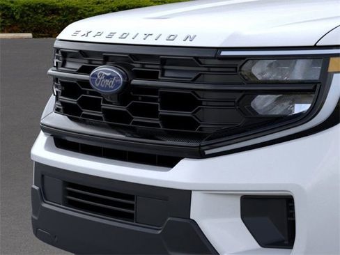 New 2025 Ford Expedition Active image 17