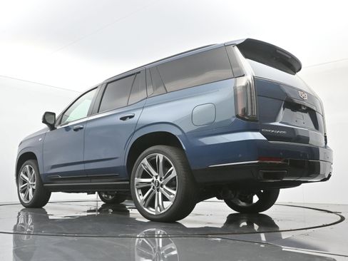 New 2025 Cadillac Escalade Sport Platinum w/ LPO, Floor Liner Package image 17