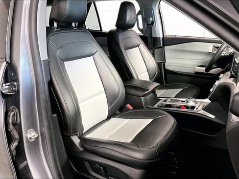 Used 2022 Ford Explorer XLT w/ Equipment Group 202A image 7