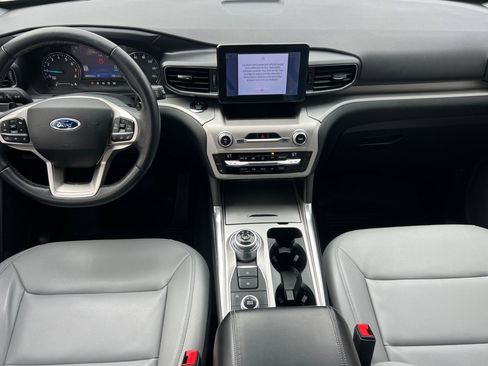 Used 2021 Ford Explorer XLT w/ Equipment Group 202A image 13