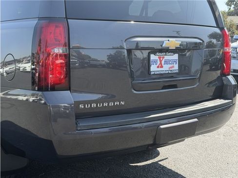 Used 2018 Chevrolet Suburban LT w/ Luxury Package RWD image 48