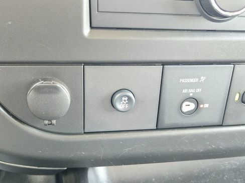 Used 2019 Chevrolet Express 2500 RWD image 25