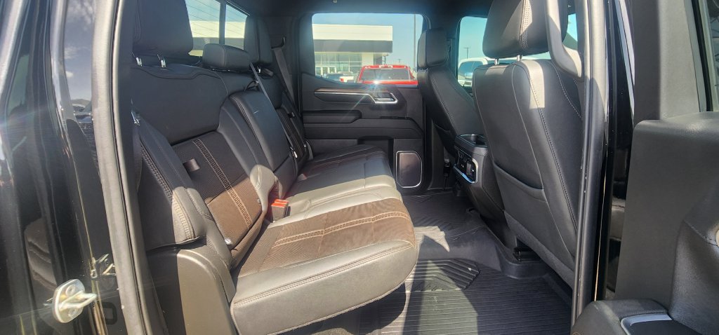 Used 2023 Chevrolet Silverado 1500 High Country w/ Technology Package AWD/4WD image 21