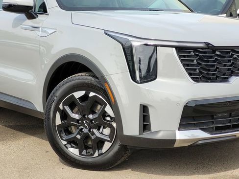 New 2026 Kia Sorento S image 3