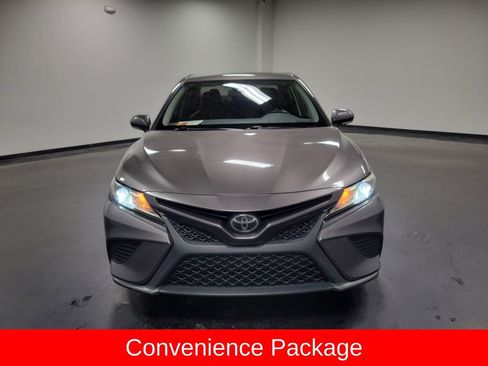 Used 2018 Toyota Camry SE w/ Convenience Package image 2