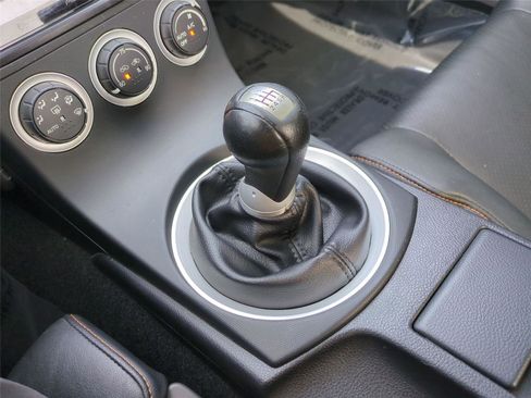 Used 2004 Nissan 350Z Touring w/ Aerodynamics Pkg RWD image 11