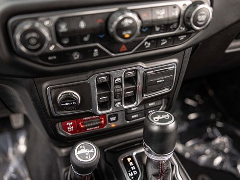 Used 2018 Jeep Wrangler Unlimited Rubicon AWD/4WD image 26