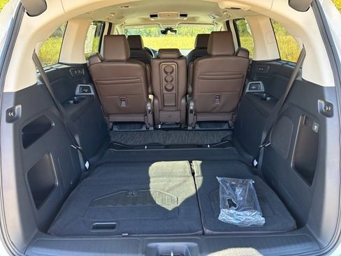 New 2026 Honda Odyssey Touring image 11
