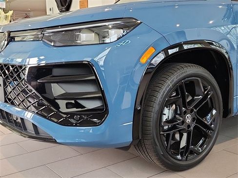 New 2026 Volkswagen Tiguan SE R-Line image 9