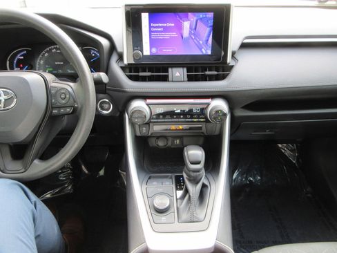 Used 2024 Toyota RAV4 XLE AWD/4WD image 36