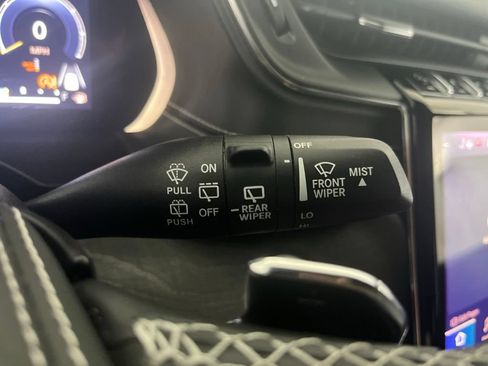 Used 2022 Jeep Grand Cherokee Overland w/ Luxury Tech Group IV AWD/4WD image 66