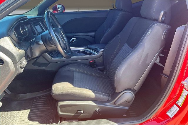 Used 2015 Dodge Challenger SXT RWD image 22