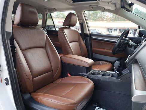 Used 2018 Subaru Outback 3.6R Touring w/ Popular Package #3 AWD/4WD image 24