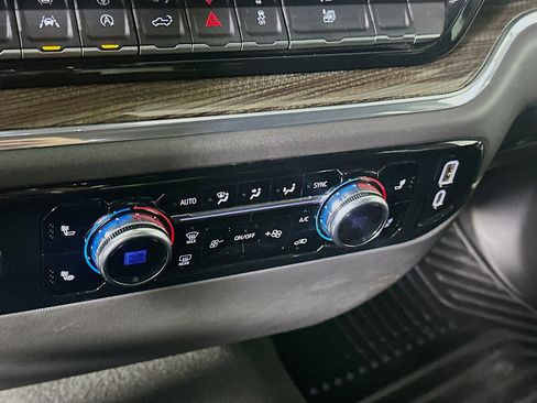 Used 2024 GMC Sierra 1500 Elevation image 23