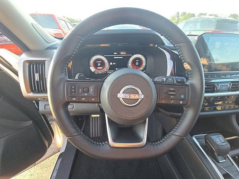 Used 2025 Nissan Pathfinder Platinum w/ Cargo Package FWD image 10