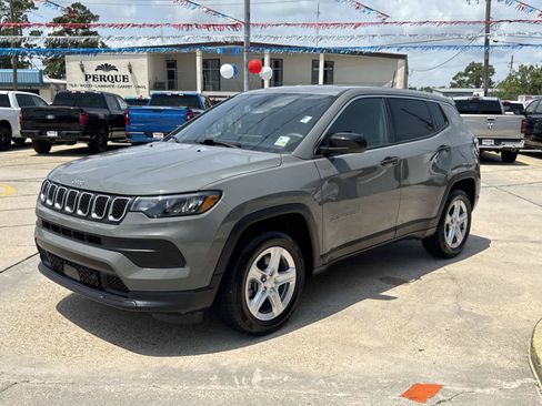 Used 2024 Jeep Compass Sport AWD/4WD image 3
