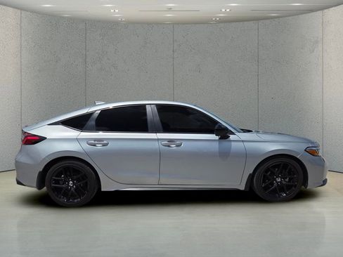 Used 2025 Honda Civic Sport image 2