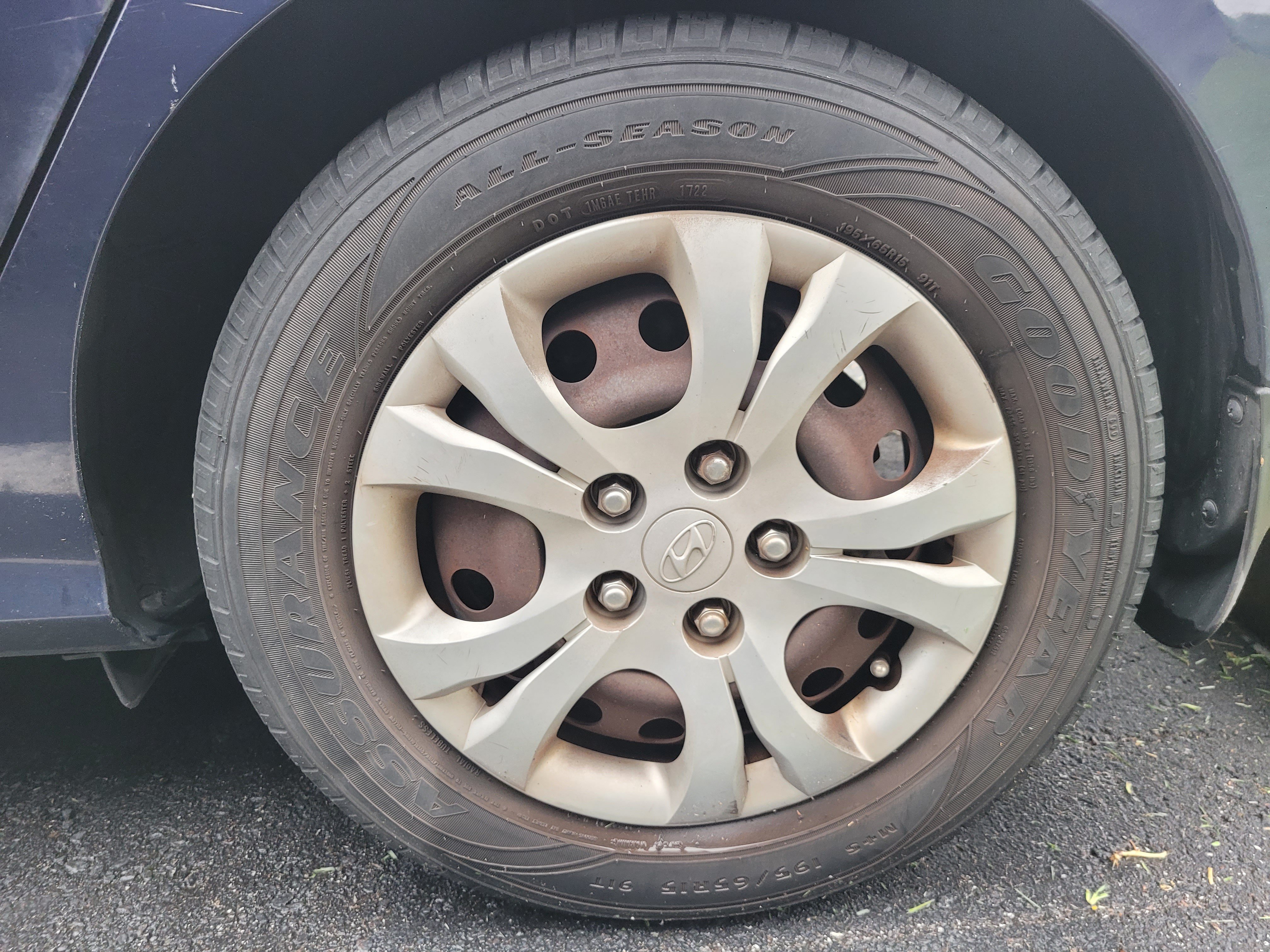 Used 2010 Hyundai Elantra GLS FWD image 8