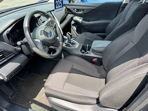 Used 2023 Subaru Outback Premium AWD/4WD image 3