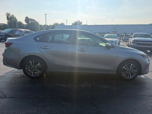 Used 2023 Kia Forte LXS FWD image 5