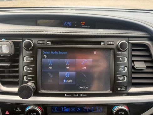 Used 2018 Toyota Highlander XLE FWD image 18