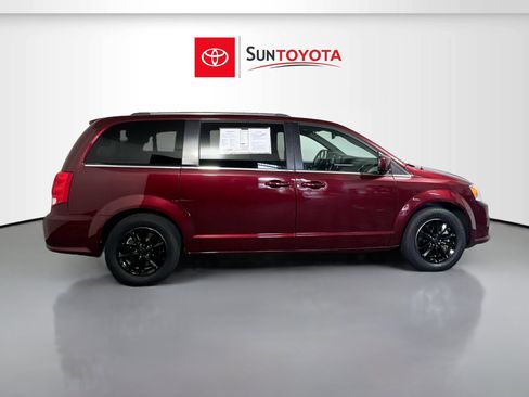 Used 2018 Dodge Grand Caravan SXT FWD image 2