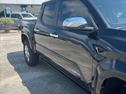 Used 2024 Toyota Tacoma Limited w/ Limited Package (LT) AWD/4WD image 13