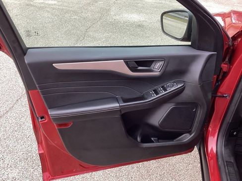 Used 2022 Ford Escape SE w/ SE Sport Appearance Package image 20