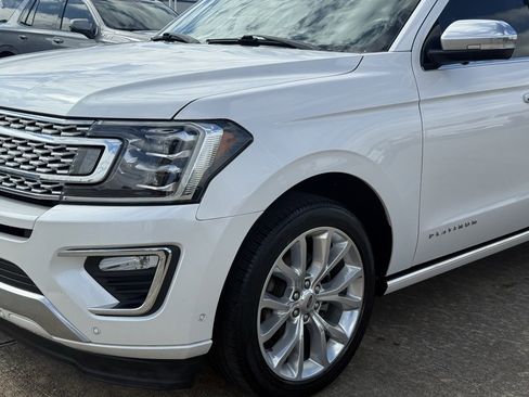 Used 2019 Ford Expedition Platinum image 2