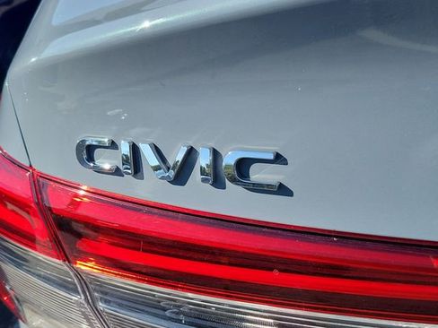 Used 2023 Honda Civic Touring image 9