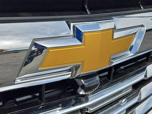 New 2026 Chevrolet Suburban Premier w/ Sun And Tow Package AWD/4WD image 12