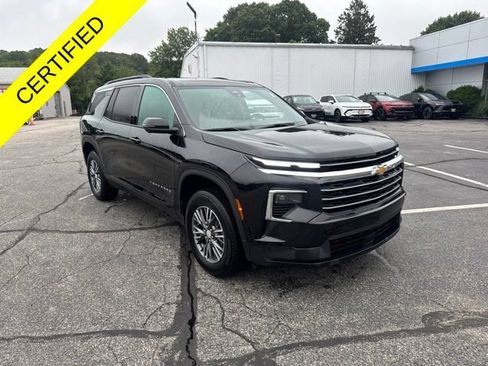 Used 2026 Chevrolet Traverse LT w/ Driver Confidence Package FWD image 1