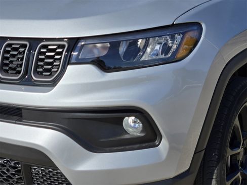 New 2026 Jeep Compass Latitude image 8