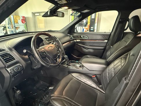 Used 2018 Ford Explorer Platinum AWD/4WD image 8