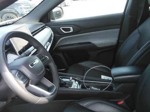 Used 2024 Jeep Compass Latitude w/ Altitude Special Edition AWD/4WD image 7