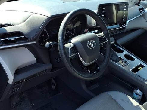 Certified 2022 Toyota Sienna Limited AWD/4WD image 21