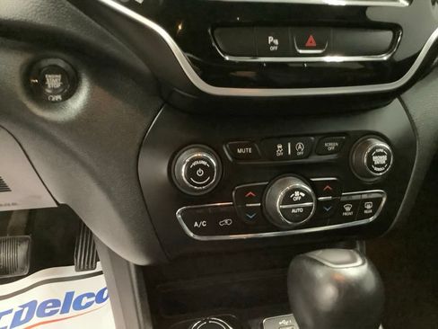 Used 2019 Jeep Cherokee Limited AWD/4WD image 20