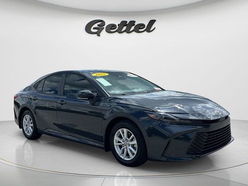 Used 2025 Toyota Camry LE FWD image 3