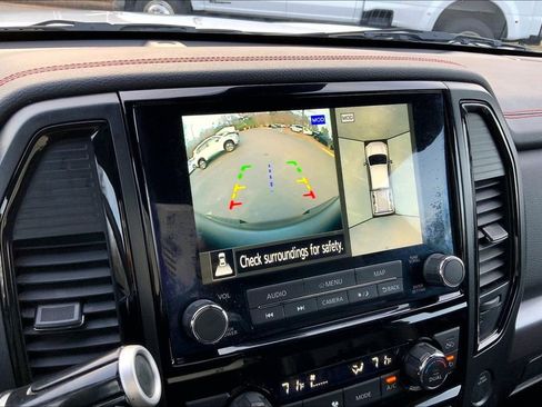Used 2024 Nissan Titan PRO-4X w/ Pro-4x Convenience Package image 11